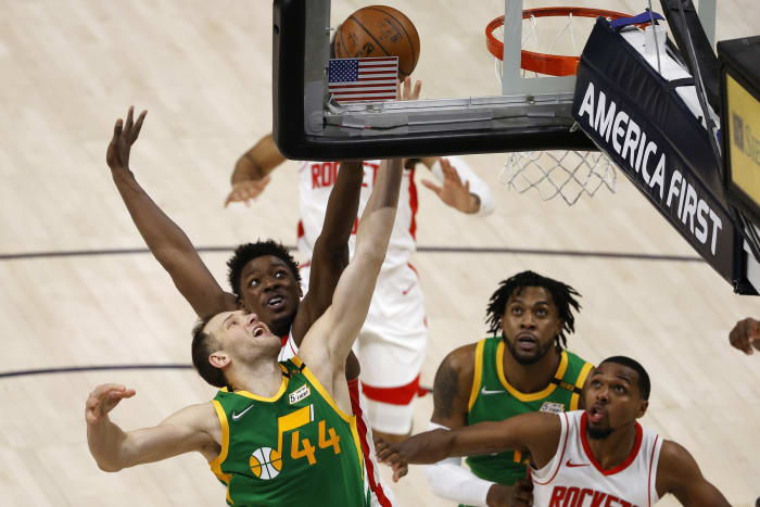 Bojan Bogdanovic (44) skies for a rebound against the Houston Rockets